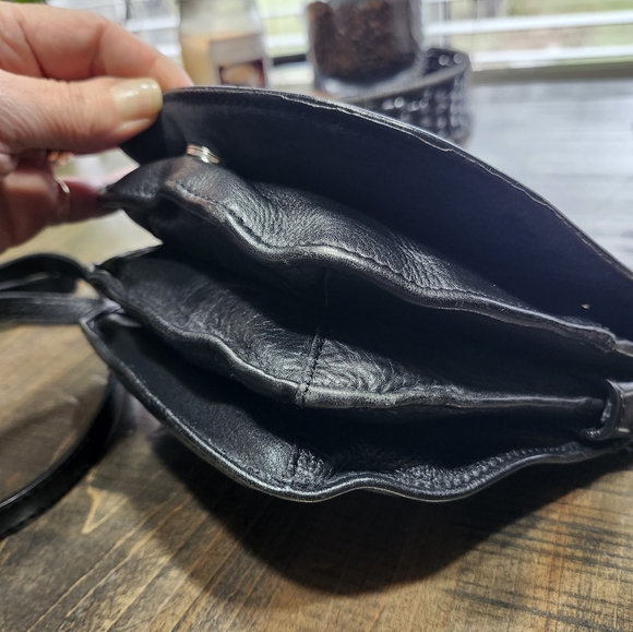 The Trend label Saddle / Crossbody Style Black Leather and Suede Bag - Picture 8 of 10